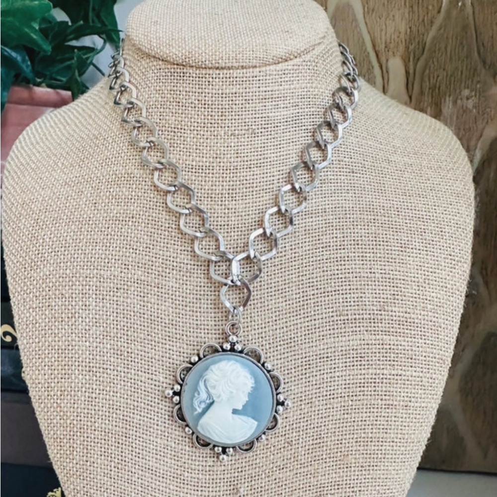 Elegant Silver Faux Cameo Pendant Necklace